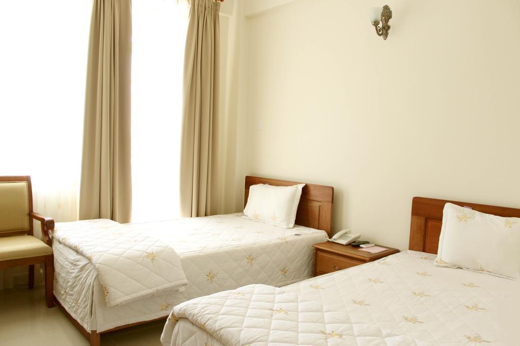 Картинка Tan Son Nhat 3*