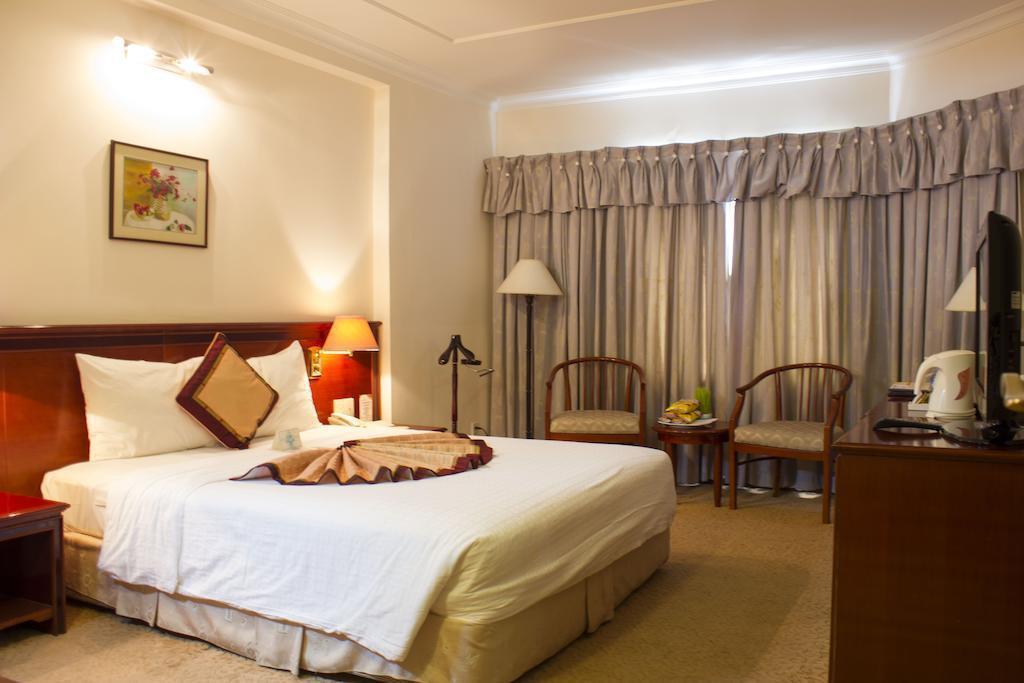 Фотография First Hotel (ex. First Hotel Ho Chi Minh City, De Nhat Hotel) 4*