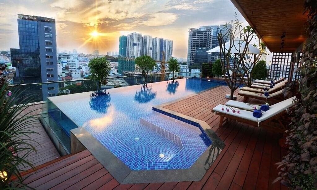 Отель New Epoch Hotel 3*