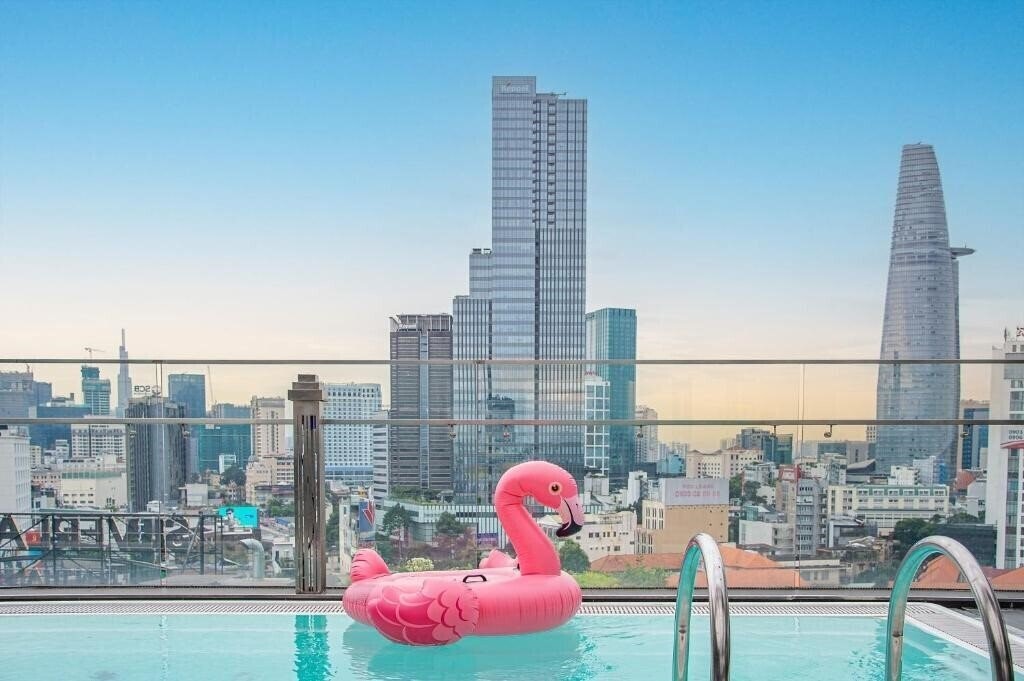 Отель Winsuites Saigon 4*