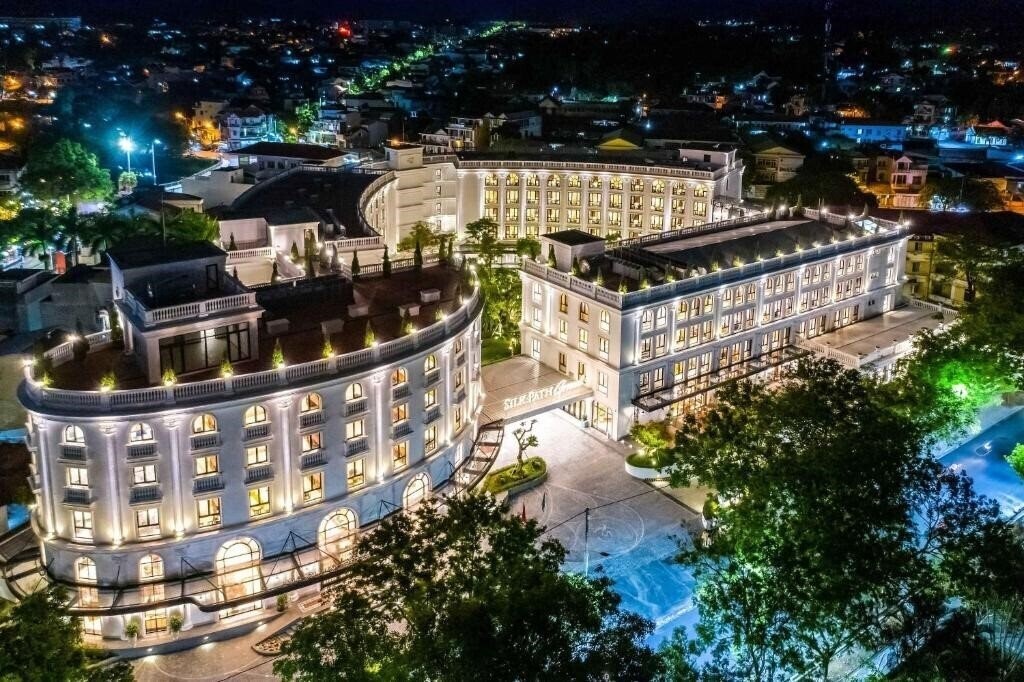 Отель Silk Path Grand Hue Hotel 5*