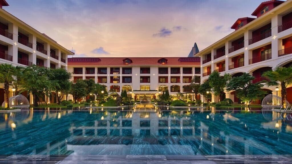 Отель Senna Hue Hotel 5*
