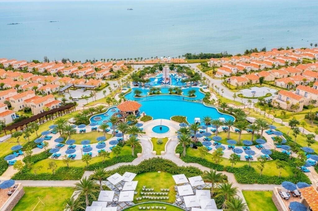 Отель Centara Mirage Beach Resort Mui Ne 5*