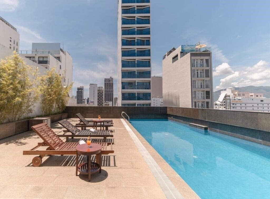 Отель Nhi Phi Hotel 3*