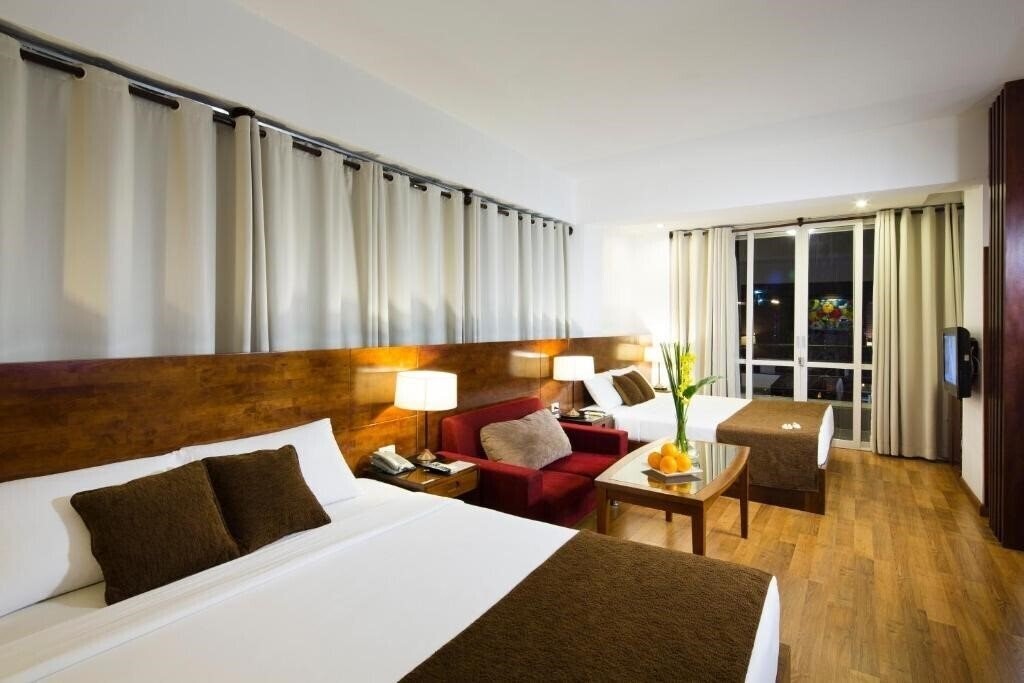 Отель Starlet Hotel 3*