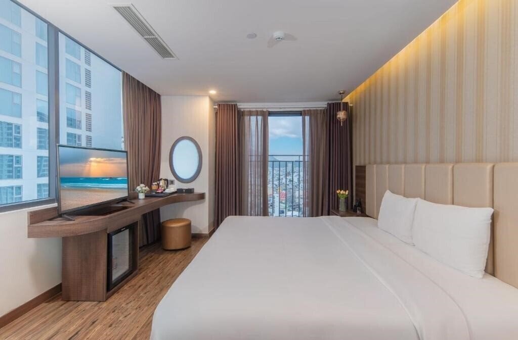 Фото V Hotel 4*