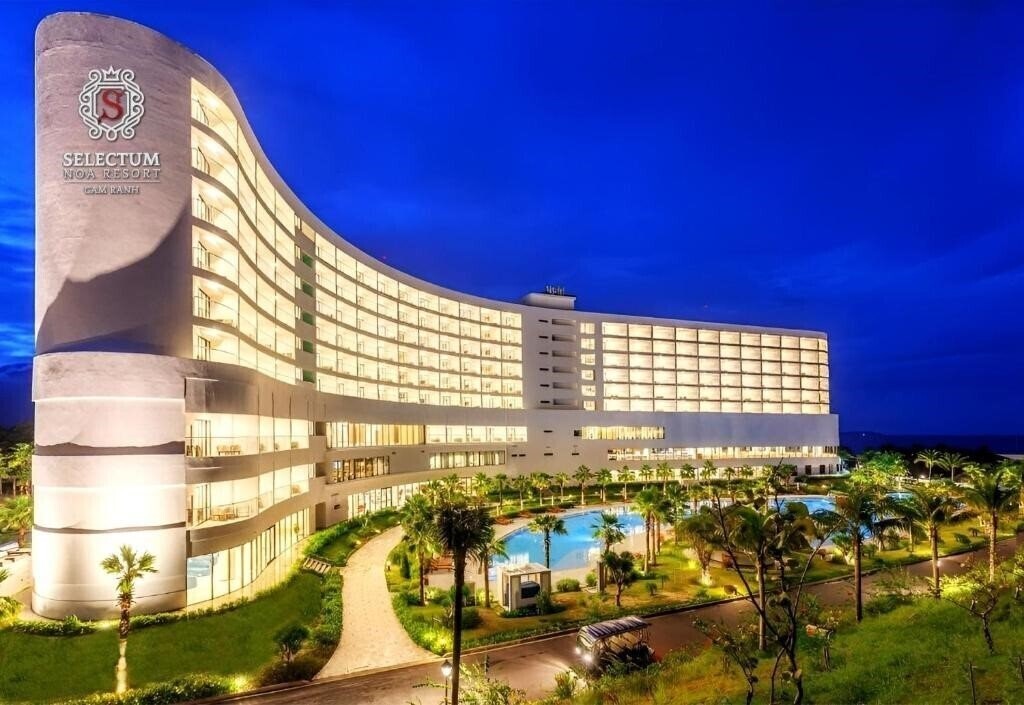 Отель Selectum Noa Resort Cam Ranh 5*