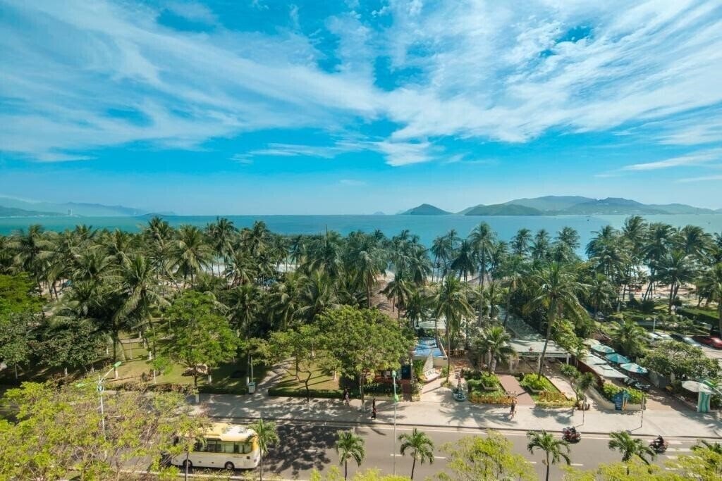 Отель Star City Hotel & Condotel Beachfront Nha Trang 4*