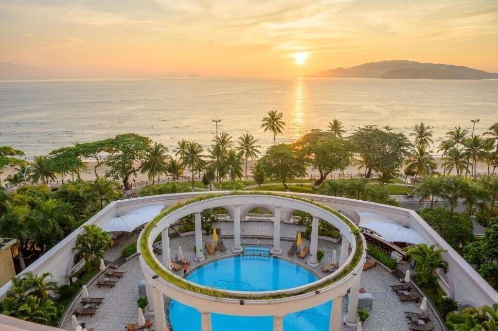 Отель Sunrise Nha Trang Beach Hotel & SPA 5*