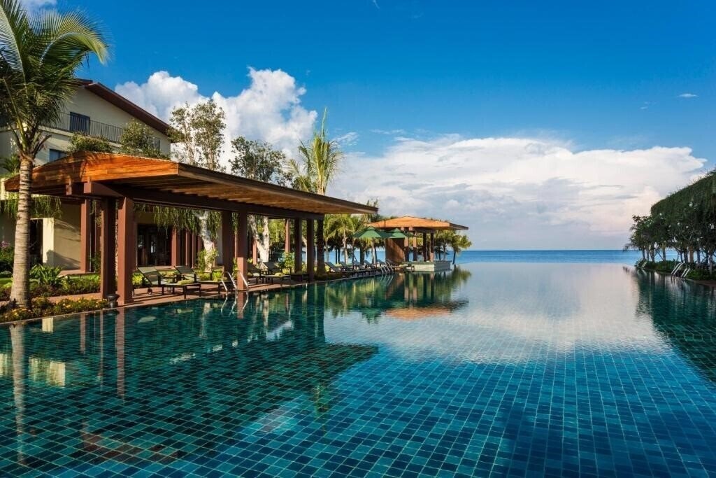 Отель Dusit Princess Moonrise Beach Resort 5*