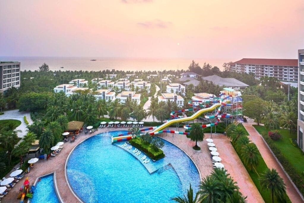 Отель Wyndham Grand Phu Quoc 5*