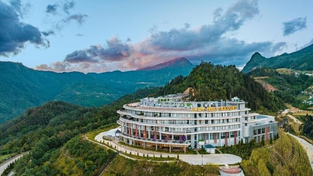 Отель Lady Hill Sapa Resort 5*