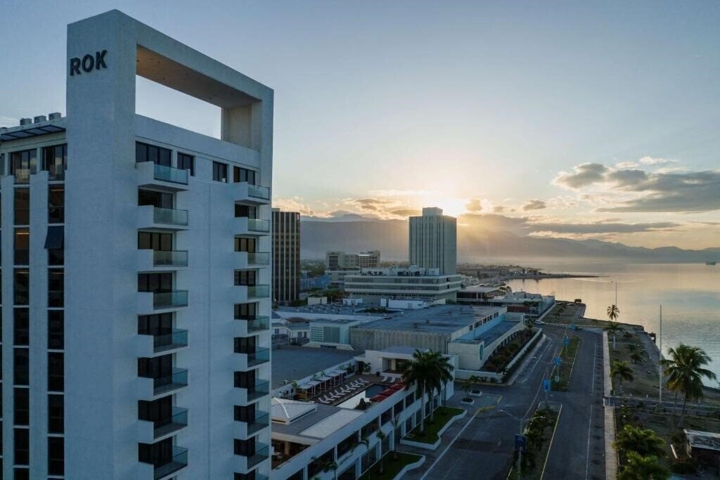 Отель Rok Hotel Kingston Tapestry Collection By Hilton 4*