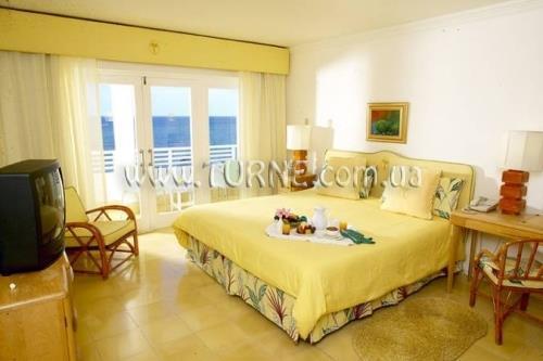 Отель Couples Tower Isle 4*