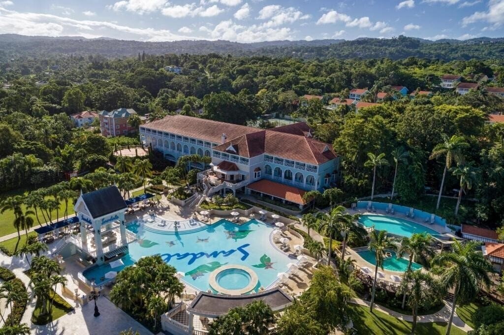 Отель Sandals Grande Ocho Rios Beach Villa Resort 4*