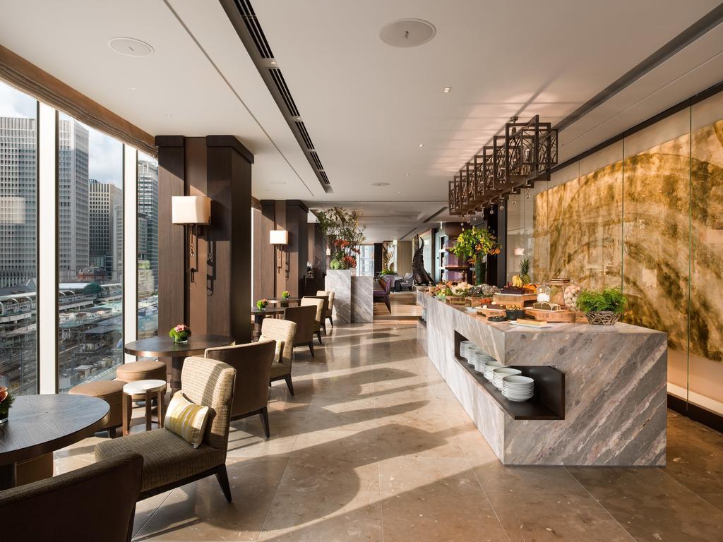 Отель Four Seasons Hotel Tokyo At Marunouchi 5*