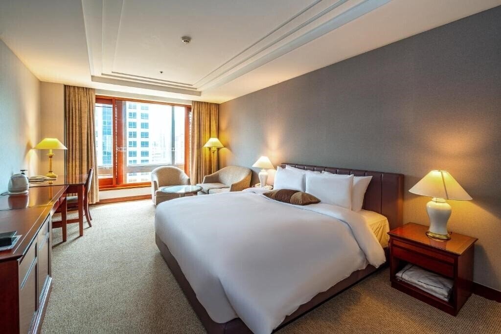 Отель Koreana 4*